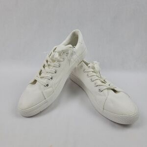 White Canvas Casuals lace up canvas sneakers